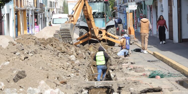 Cierran avenida 20 de Noviembre en la capital por rehabilitación de drenaje pluvial