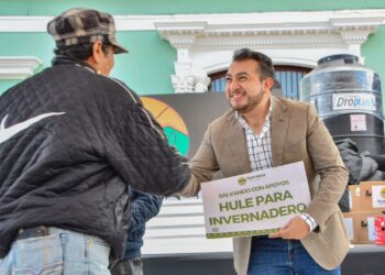 ESTOS APOYOS SE CONVIERTEN EN LUCES DE ESPERANZA PARA LAS FAMILIAS HUAMANTLECAS: SALVADOR SANTOS CEDILLO