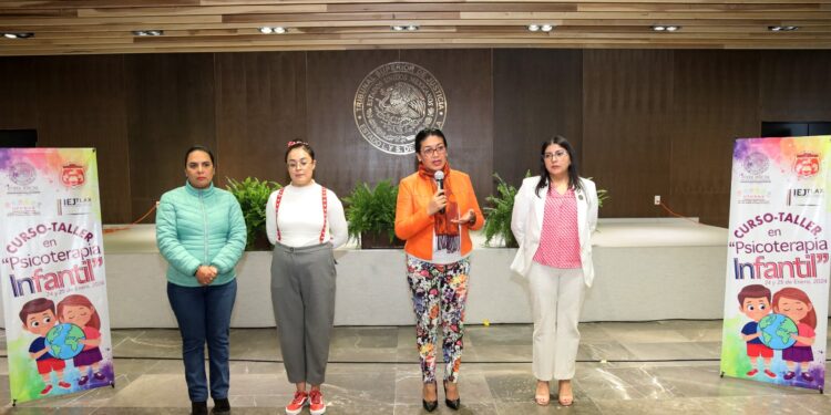 Clausura Presidenta del Poder Judicial el “Curso – Taller Psicoterapia Infantil”