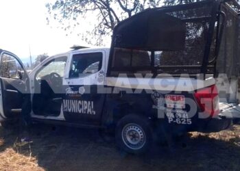 Binomio canino vuelca en su patrulla en Tlaxco