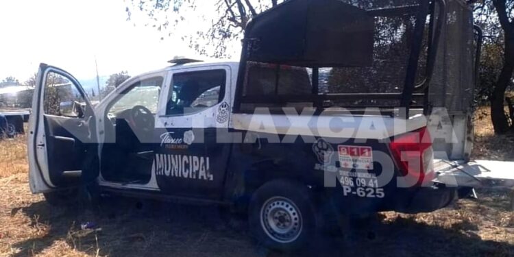 Binomio canino vuelca en su patrulla en Tlaxco