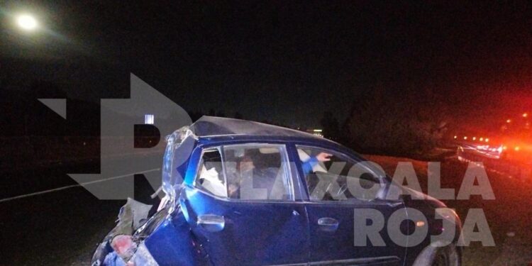 Choque entre autobús y vehículo deja 3 personas fallecidas en Hueyotlipan