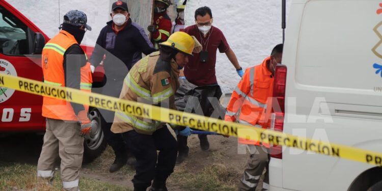 Rescatan cuerpo de una persona al fondo de un pozo de Huamantla