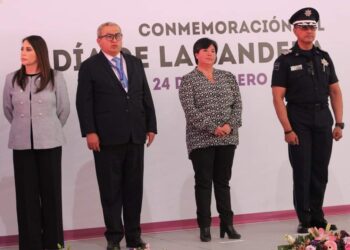 Asiste alcaldesa Maribel Pérez Arenas a ceremonia del Día de la Bandera