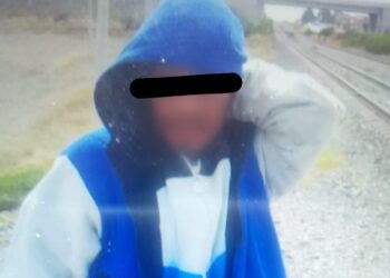 BRINDA APOYO POLICÍA DE HUAMANTLA A SUJETO INCONSCIENTE EN LAS VÍAS FÉRREAS