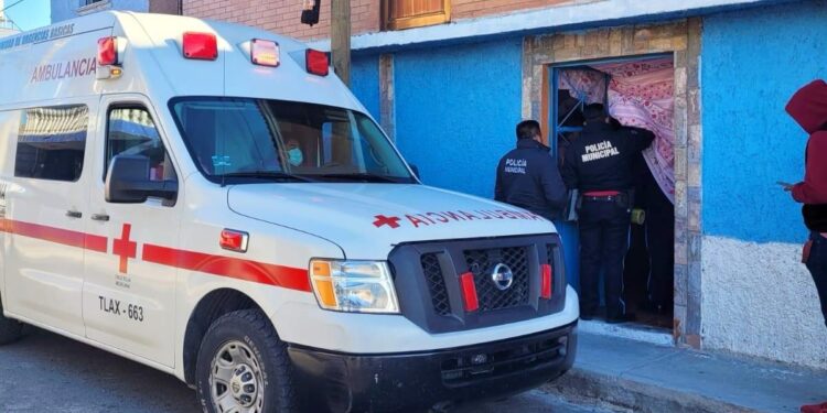 POLICÍA DE HUAMANTLA ATIENDE REPORTE DE PERSONA REPORTADA COMO INCONSCIENTE