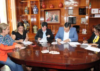 Firman convenio Ayuntamiento capitalino y CANACO SERVyTUR Tlaxcala