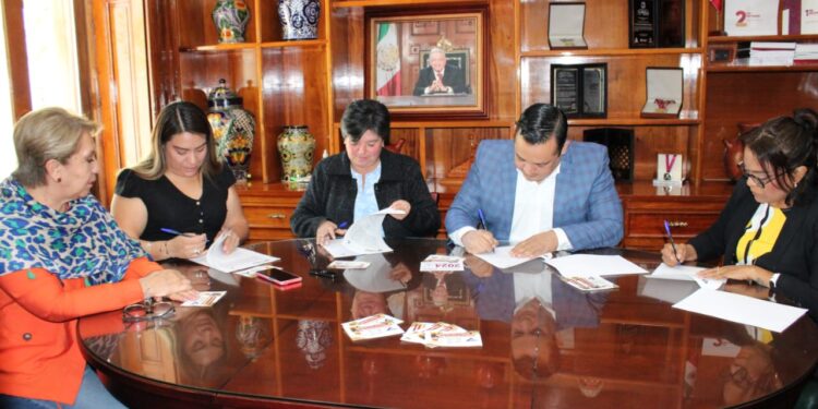 Firman convenio Ayuntamiento capitalino y CANACO SERVyTUR Tlaxcala
