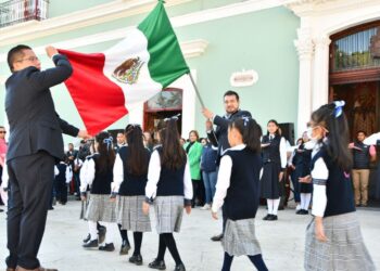 IMPORTANTE FOMENTAR EL AMOR Y RESPETO POR LOS SÍMBOLOS PATRIOS: SALVADOR SANTOS CEDILLO