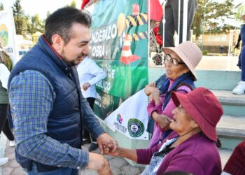 AGRADECEN VECINOS BENEFICIADOS AL PRESIDENTE SALVADOR SANTOS CEDILLO LAS OBRAS EN SUS COMUNIDADES