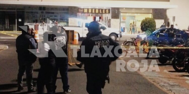 A balazos atracan joyería ubicada en el centro comercial Gran Patio de Apetatitlán
