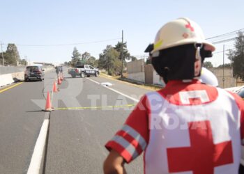 Motociclista fallece atropellada por un tráiler en la México-Veracruz, zona Xaltocan