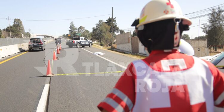Motociclista fallece atropellada por un tráiler en la México-Veracruz, zona Xaltocan