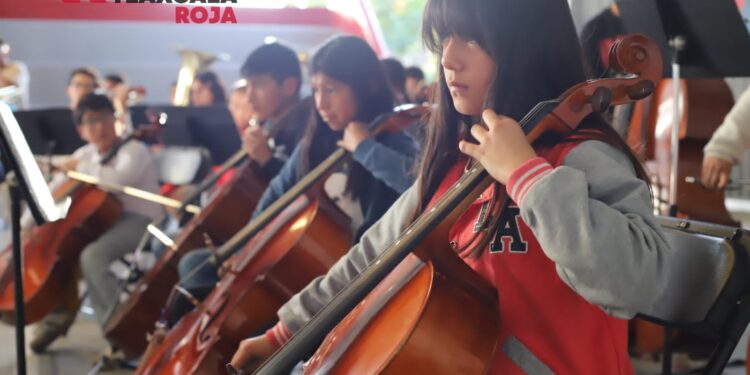 Se preparan integrantes de la Orquesta y Coro Fundación Azteca para su concierto debut del próximo jueves