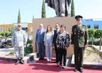 Alcaldesa capitalina acude a ceremonia por natalicio de Benito Juárez