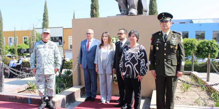 Alcaldesa capitalina acude a ceremonia por natalicio de Benito Juárez