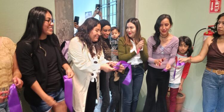 Inauguran galería de fotografía y murales previo al 8M