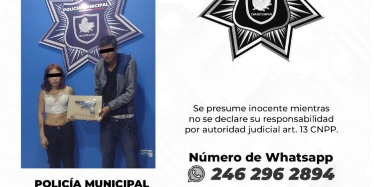 Detiene Policía de Chiautempan a dos personas por posesión de arma de fuego hechiza y cohecho