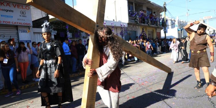 inicia procesión de Viernes Santo en Chiautempan