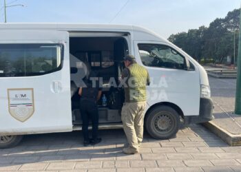 Detienen a conductores de Uber y Didi por tráfico de indocumentados en Apizaco