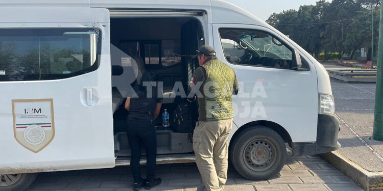 Detienen a conductores de Uber y Didi por tráfico de indocumentados en Apizaco