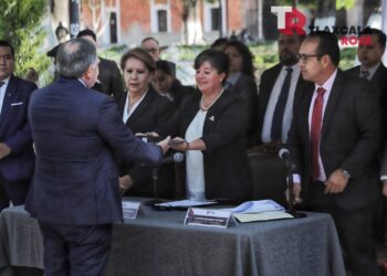 Entregan libros de actas de cabildo digitalizadas periodo 1853-2021al Ayuntamiento de Tlaxcala y la impresión digitalizada del Códice de Tlaxcala