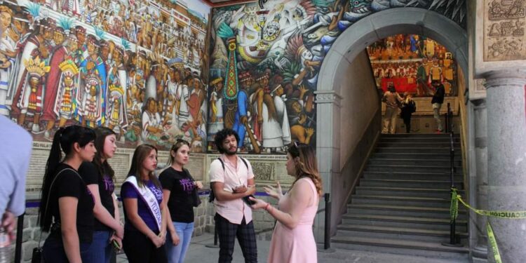 Reinas de belleza conocen atractivos de Tlaxcala Capital