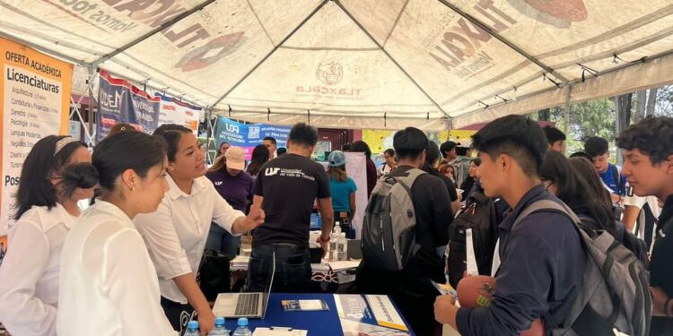 Realiza coordinación de juventud municipal de Tlaxcala feria de orientación educativa
