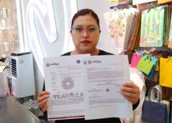 Realiza ayuntamiento campaña de entrega de licencias y refrendos a comercios