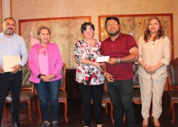 Reconoce Ayuntamiento de Tlaxcala a trabajadores por años de servicio