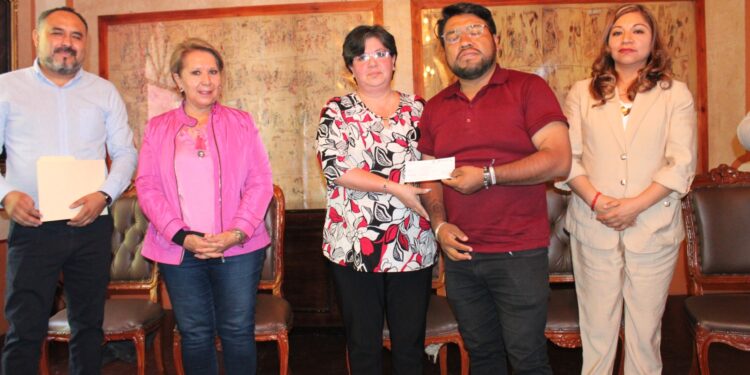 Reconoce Ayuntamiento de Tlaxcala a trabajadores por años de servicio