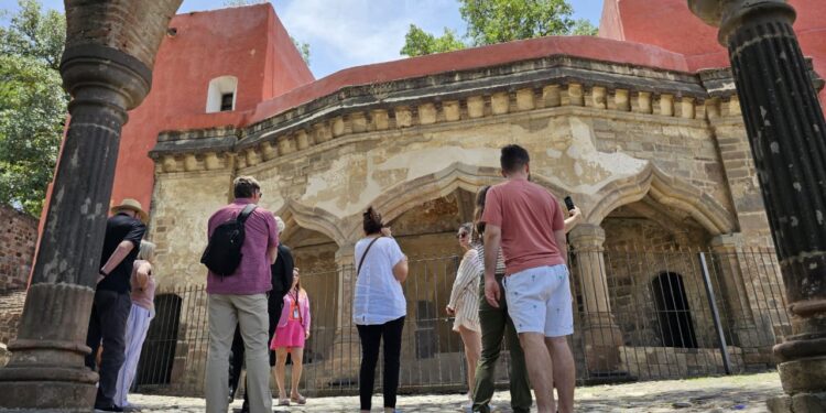 Turistas norteamericanos conocen principales atractivos de Tlaxcala Capital