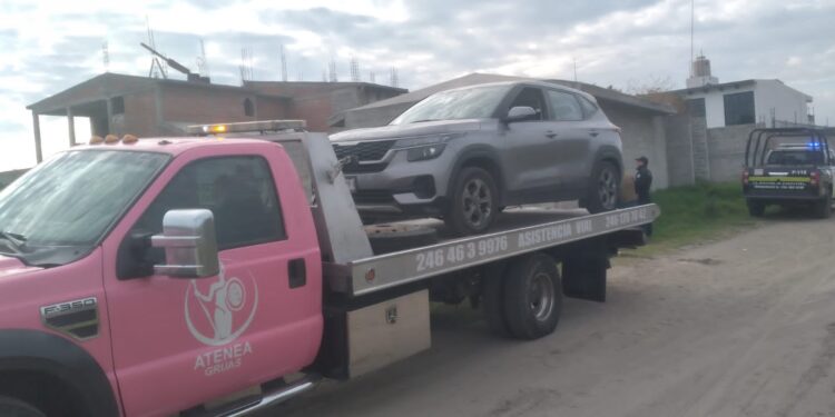 Policía capitalina recuperan automóvil robado mediante violencia en Chiautempan