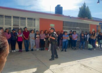 Concientiza Policía de Chiautempan sobre comunicación a temprana edad en preescolar del municipio