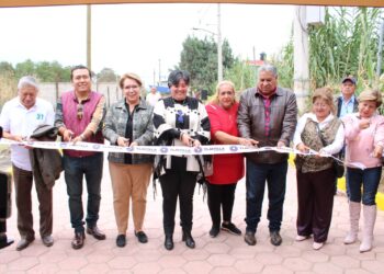 Entrega Maribel Pérez Arenas obras de beneficio en Ocotlán y Tepehitec