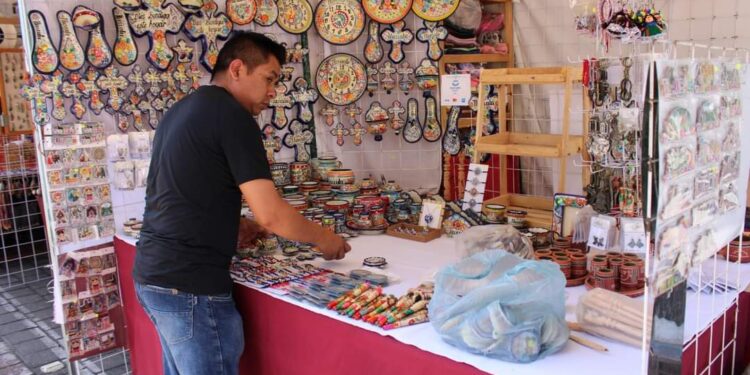 Artesanos ubicados en el pabellón del Centro Histórico de Tlaxcala han coadyuvado con la promoción de Tlaxcala Capital
