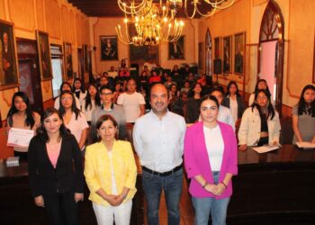 Reconoce Ayuntamiento capitalino a jóvenes destacados