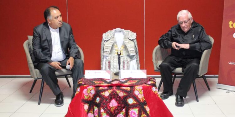 Catón da catedra de cultura, arte y tauromaquia en Tlaxcala Capital