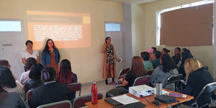 EL AYUNTAMIENTO DE CHIAUTEMPAN REALIZÓ LA PLÁTICA VIOLENCIA DE GÉNERO