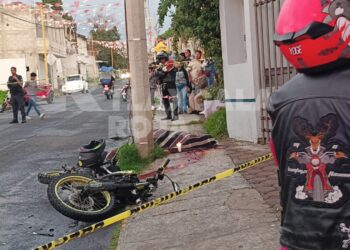 Fallece motociclista tras aparatoso accidente en Xaxala, Chiautempan; su acompañante resultó gravemente lesionado