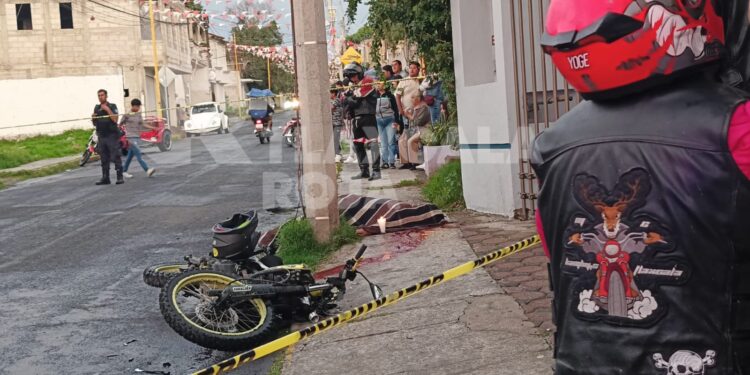 Fallece motociclista tras aparatoso accidente en Xaxala, Chiautempan; su acompañante resultó gravemente lesionado