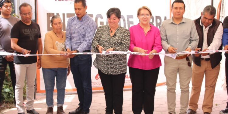 Entrega Maribel Pérez Arenas obras de beneficio de Tizatlán y Tepehitec