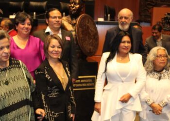 Atestigua Maribel Pérez Arenas develación en el Muro de Honor del Senado el nombre de “Xicohténcatl Axayacatzin”