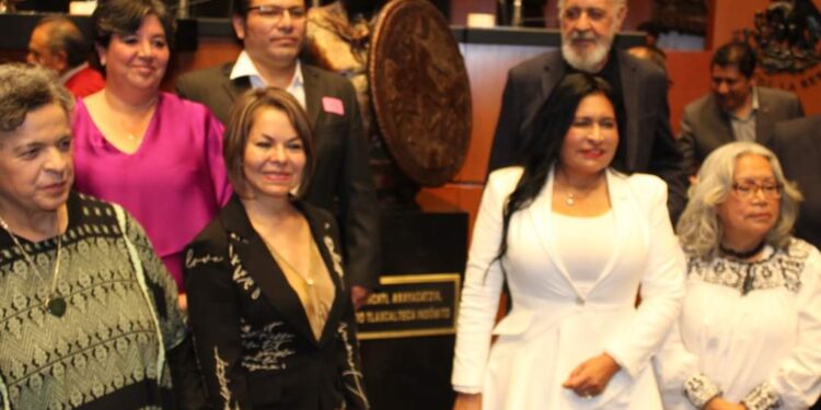 Atestigua Maribel Pérez Arenas develación en el Muro de Honor del Senado el nombre de “Xicohténcatl Axayacatzin”