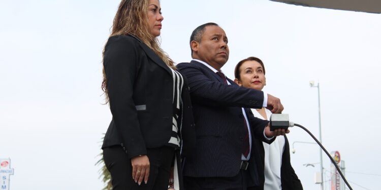 Javier Rivera Bonilla encabeza el izamiento del Lábaro Patrio y la ceremonia de fijación de Bandos Solemnes