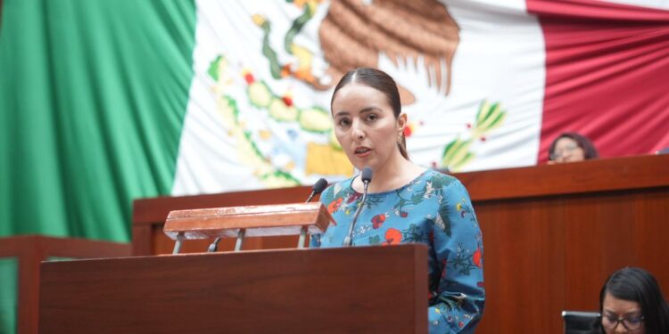 Miriam Martínez presenta iniciativa para que policías reciban salarios dignos y garantías de seguridad social