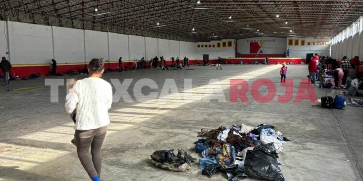 Se prepara caravana migrante para partir hacia el centro del país tras pernoctar en Xaloztoc