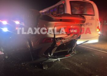 Ebrio conductor ocasiona choque vial y volcadura en San Pablo del Monte