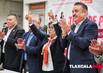 Tere Meneses rinde protesta como dirigente del SNTE Sección 55