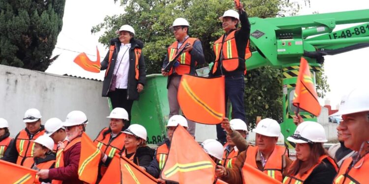 Benjamín Atonal inicia la rehabilitación de mil 50 luminarias en todo el municipio de Totolac